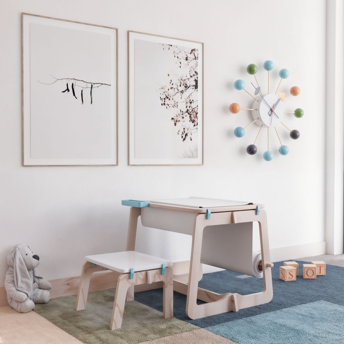 MESA DE DIBUJO INFANTIL CON ROLLO DE PAPEL Y BANCA